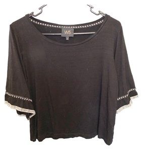 Black short sleeve loose fitting top, wide arms